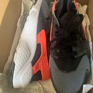 Nike Huarache run sneakers big kids size 6